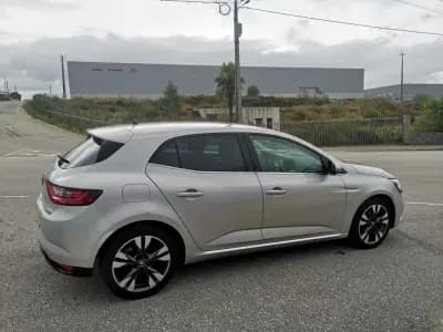 Vendo Renault Mégane 2019 - 17900 EUR, 96000 km - AUTO.MOTO.pt