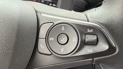 Vendo Opel Mokka-e 2023 - 23990 EUR, 9530 km - AUTO.MOTO.pt