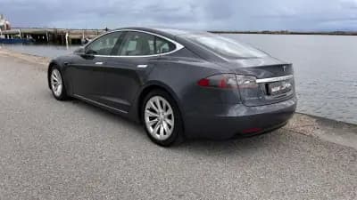 Vendo Tesla Model S 2017 - 24500 EUR, 142000 km - AUTO.MOTO.pt