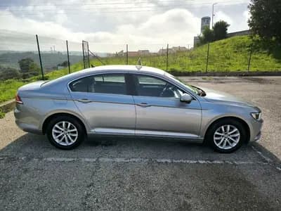 Vendo Volkswagen Passat 2019 - 18950 EUR, 155079 km - AUTO.MOTO.pt
