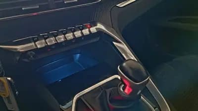 Vendo Peugeot 3008 2020 - 21500 EUR, 90000 km - AUTO.MOTO.pt