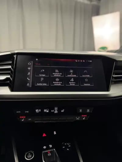 Vendo Audi Q4 e-tron 2021 - 27750 EUR, 142000 km - AUTO.MOTO.pt