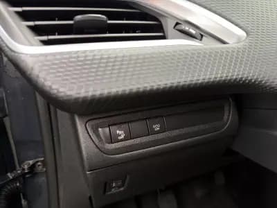 Sell Peugeot 2008 2018 - 10990 EUR, 202318 km - AUTO.MOTO.pt