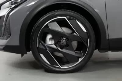 Vendo Peugeot 408 2024 - 34450 EUR, 33760 km - AUTO.MOTO.pt