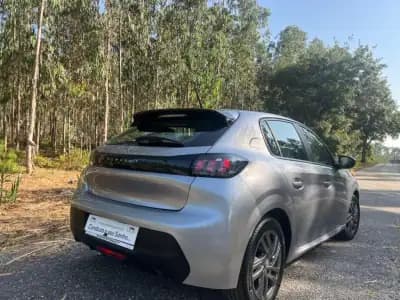 Vendo Peugeot 208 2021 - 13500 EUR, 110639 km - AUTO.MOTO.pt