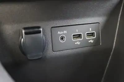 Vendo Renault Clio 2023 - 15900 EUR, 53000 km - AUTO.MOTO.pt