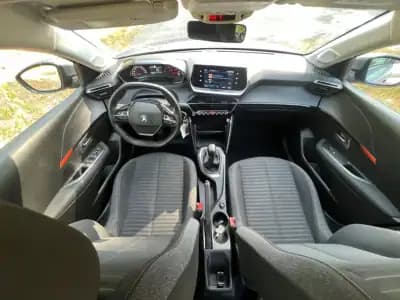 Vendo Peugeot 208 2021 - 13500 EUR, 110639 km - AUTO.MOTO.pt