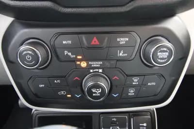 Vendo Jeep Renegade 2018 - 15990 EUR, 115600 km - AUTO.MOTO.pt