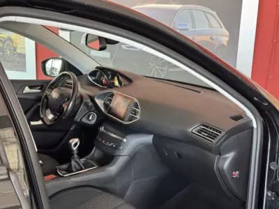 Vendo Peugeot 308 SW 2018 - 13500 EUR, 49820 km - AUTO.MOTO.pt