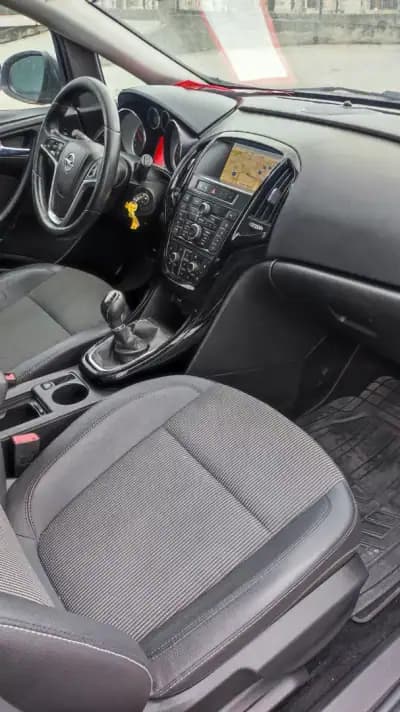 Vendo Opel Astra Sports Tourer 2016 - 9998 EUR, 162378 km - AUTO.MOTO.pt