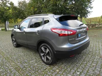 Vendo Nissan Qashqai 2015 - 13490 EUR, 216000 km - AUTO.MOTO.pt