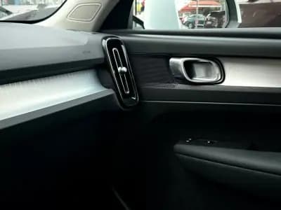 Vendo Volvo XC 40 2020 - 26950 EUR, 137000 km - AUTO.MOTO.pt