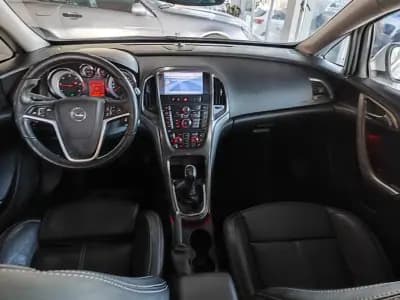 Vendo Opel Astra Sports Tourer 2011 - 6750 EUR, 226000 km - AUTO.MOTO.pt