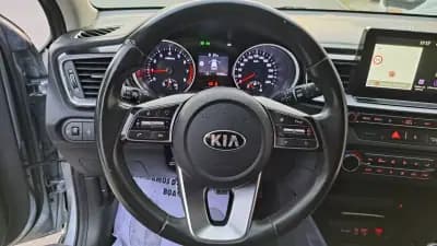 Vendo Kia Ceed SW 2018 - 12890 EUR, 154828 km - AUTO.MOTO.pt