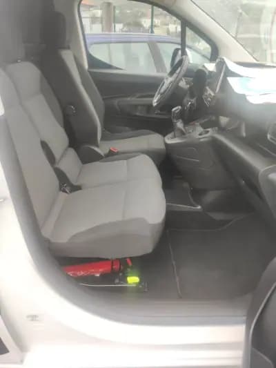 Vendo Opel Combo 2020 - 12978 EUR, 149789 km - AUTO.MOTO.pt