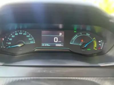 Vendo Peugeot e-2008 2022 - 21990 EUR, 30000 km - AUTO.MOTO.pt