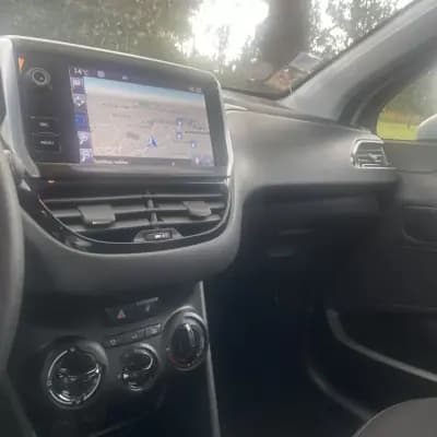 Vendo Peugeot 208 2016 - 9990 EUR, 103782 km - AUTO.MOTO.pt