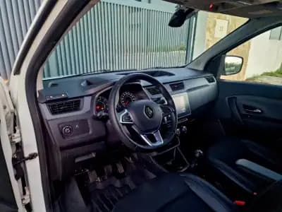 Vendo Renault Express 2021 - 13990 EUR, 121868 km - AUTO.MOTO.pt