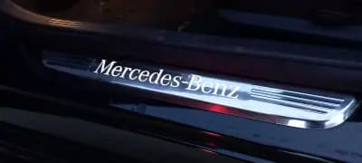 Vendo Mercedes-Benz C 300e 2021 - 31900 EUR, 150000 km - AUTO.MOTO.pt