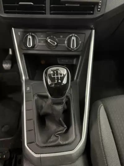 Vendo Volkswagen Polo 2022 - 16500 EUR, 80000 km - AUTO.MOTO.pt