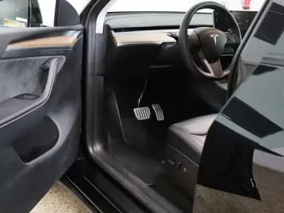 Vendo Tesla Model Y 2022 - 41900 EUR, 27000 km - AUTO.MOTO.pt