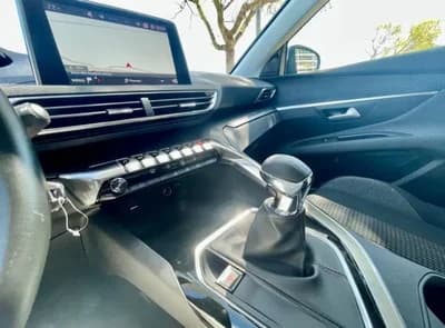 Vendo Peugeot 3008 2019 - 19480 EUR, 71800 km - AUTO.MOTO.pt