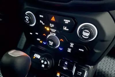 Sell Jeep Renegade 2022 - 23950 EUR, 19039 km - AUTO.MOTO.pt