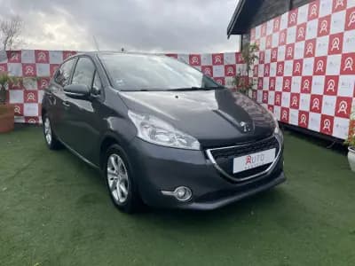 Vendo Peugeot 208 2012 - 4490 EUR, 425090 km - AUTO.MOTO.pt
