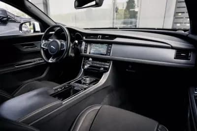 Vendo Jaguar XF 2017 - 24990 EUR, 145800 km - AUTO.MOTO.pt