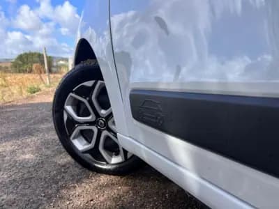 Vendo Renault Twingo 2022 - 15750 EUR, 11000 km - AUTO.MOTO.pt