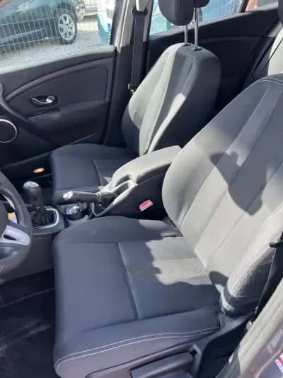 Vendo Renault Mégane 2010 - 7250 EUR, 285000 km - AUTO.MOTO.pt