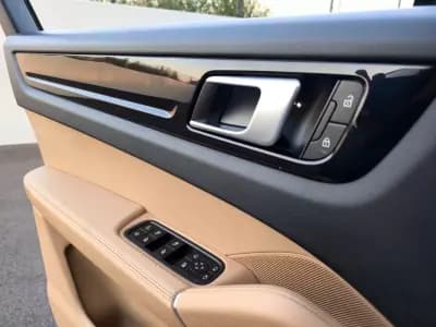 Vendo Porsche Cayenne Coupé 2021 - 89900 EUR, 57000 km - AUTO.MOTO.pt