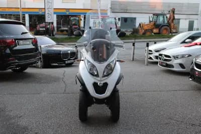 Sell Piaggio MP3 Three Wheeler 250 2017 - 4500 EUR, 22286 km - AUTO.MOTO.pt