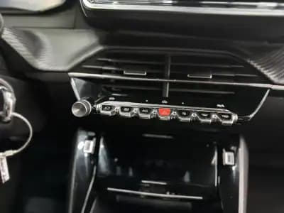 Sell Peugeot 2008 2024 - 22500 EUR, 13000 km - AUTO.MOTO.pt