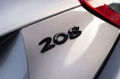 Vendo Peugeot 208 2019 - 9999 EUR, 106000 km - AUTO.MOTO.pt