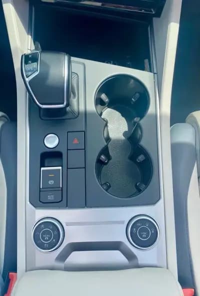 Vendo Volkswagen Touareg 2019 - 47500 EUR, 111935 km - AUTO.MOTO.pt