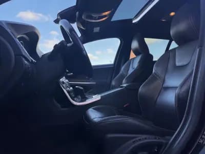 Sell Volvo V60 2015 - 14990 EUR, 184500 km - AUTO.MOTO.pt