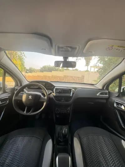 Sell Peugeot 2008 2016 - 10900 EUR, 136445 km - AUTO.MOTO.pt