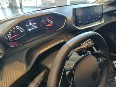 Sell Peugeot 208 2025 - 20000 EUR, 9870 km - AUTO.MOTO.pt