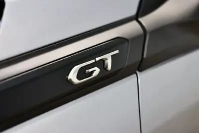 Vendo Peugeot 2008 2021 - 23900 EUR, 30000 km - AUTO.MOTO.pt