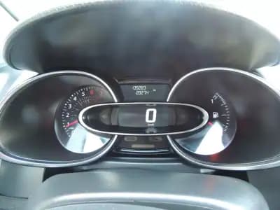 Sell Renault Clio Sport Tourer 2018 - 11950 EUR, 135500 km - AUTO.MOTO.pt