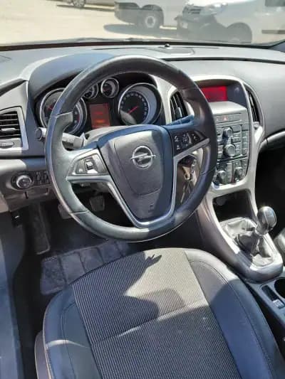 Vendo Opel Astra 2011 - 8500 EUR, 170000 km - AUTO.MOTO.pt