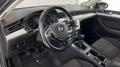 Vendo Volkswagen Passat 2016 - 10999 EUR, 190000 km - AUTO.MOTO.pt