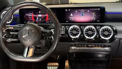 Vendo Mercedes-Benz CLA 180 2023 - 34970 EUR, 70000 km - AUTO.MOTO.pt