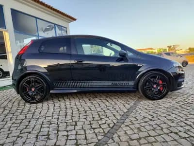 Vendo Fiat Grande Punto 2010 - 13900 EUR, 32000 km - AUTO.MOTO.pt