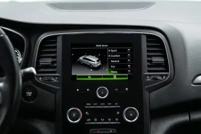 Vendo Renault Mégane Sport Tourer 2017 - 14950 EUR, 84000 km - AUTO.MOTO.pt