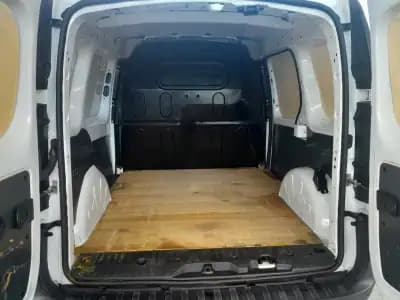 Vendo Renault Kangoo 2018 - 10900 EUR, 173000 km - AUTO.MOTO.pt