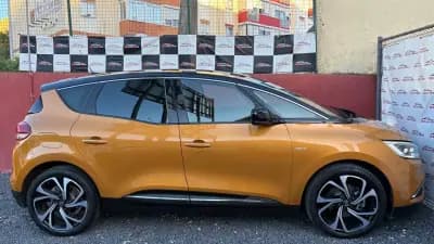 Vendo Renault Scénic 2019 - 16900 EUR, 69000 km - AUTO.MOTO.pt