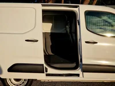 Vendo Peugeot Partner 2021 - 13990 EUR, 106734 km - AUTO.MOTO.pt
