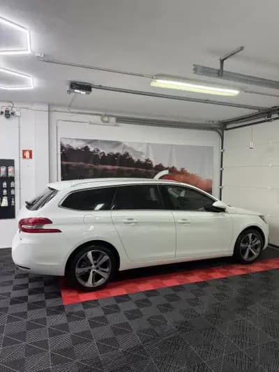 Sell Peugeot 308 2017 - 9900 EUR, 134755 km - AUTO.MOTO.pt